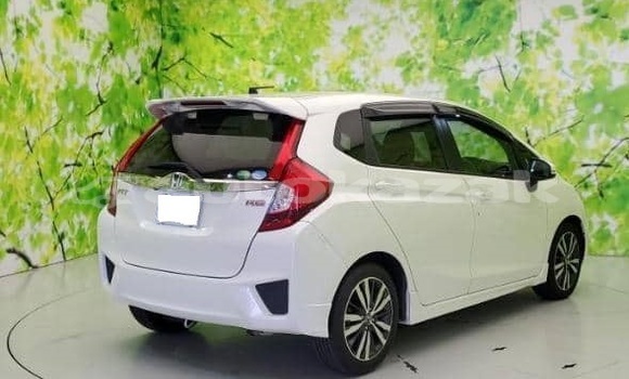 Buy Used Honda FIT White Car in Aktau in Karagandi Buy Used Honda FIT White Car in Aktau in Karagandi