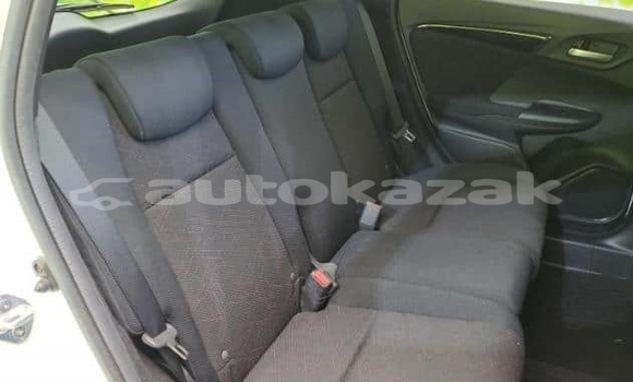 Buy Used Honda FIT White Car in Aktau in Karagandi Buy Used Honda FIT White Car in Aktau in Karagandi