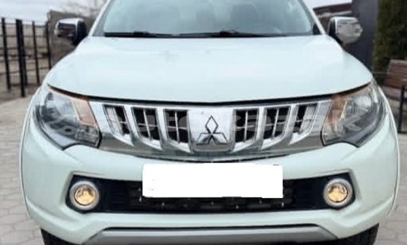 Buy Used Mitsubishi L200 White Car in Aktau in Karagandi