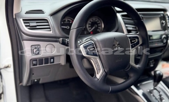 Buy Used Mitsubishi L200 White Car in Aktau in Karagandi Buy Used Mitsubishi L200 White Car in Aktau in Karagandi