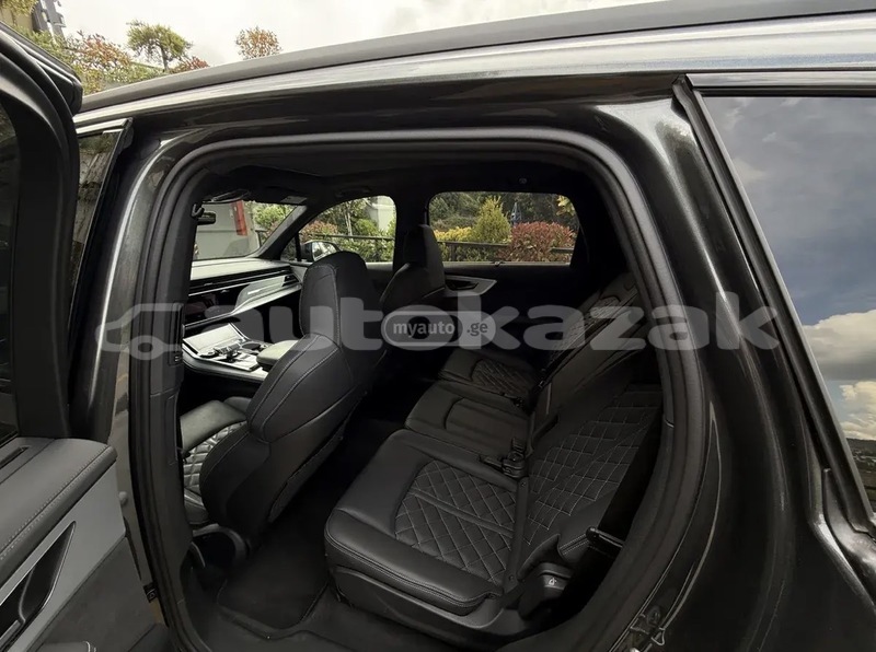 Big with watermark audi q7 taraz georgiyev 6115