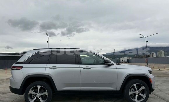 Buy Used Jeep Grand Cherokee Silver Car in Georgiyev in Taraz Buy Used Jeep Grand Cherokee Silver Car in Georgiyev in Taraz