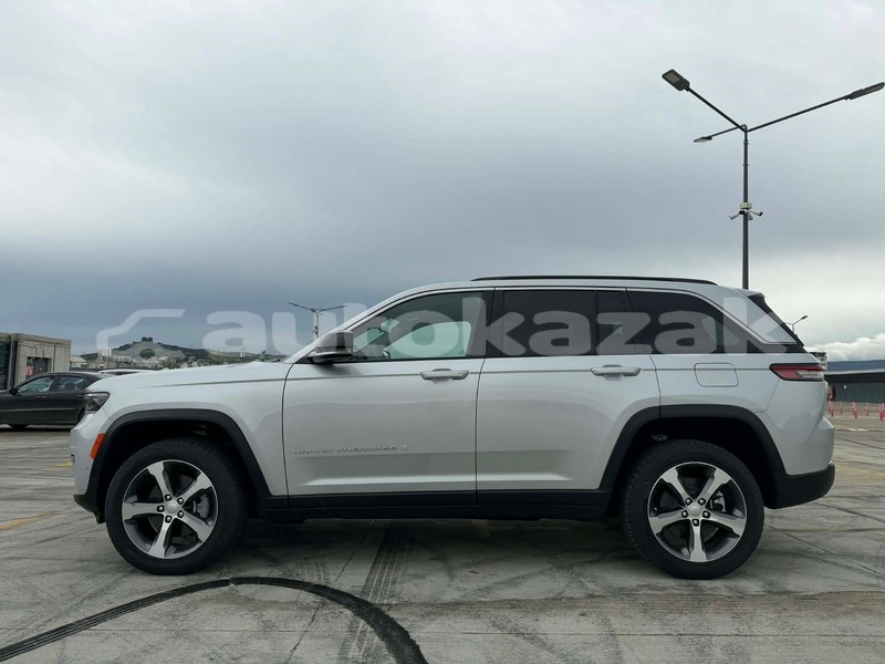 Big with watermark jeep grand cherokee taraz georgiyev 6123