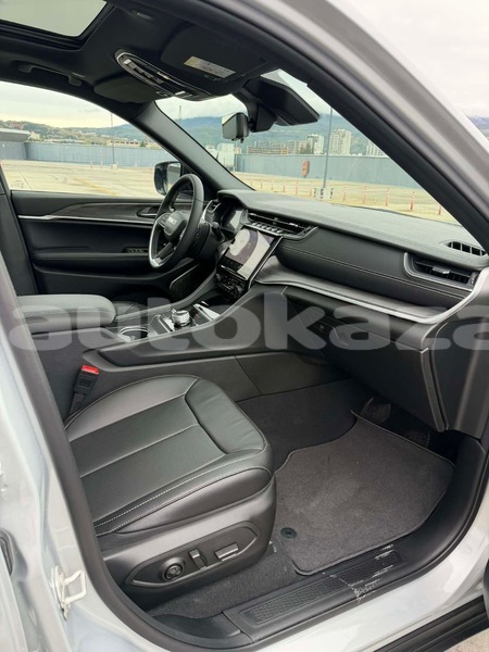 Big with watermark jeep grand cherokee taraz georgiyev 6123