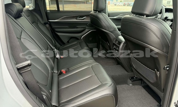 Buy Used Jeep Grand Cherokee Silver Car in Georgiyev in Taraz Buy Used Jeep Grand Cherokee Silver Car in Georgiyev in Taraz