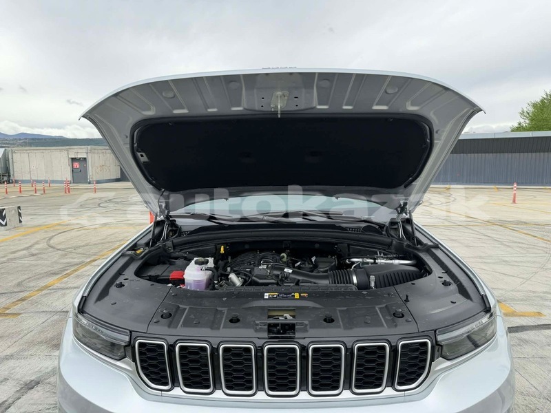Big with watermark jeep grand cherokee taraz georgiyev 6123
