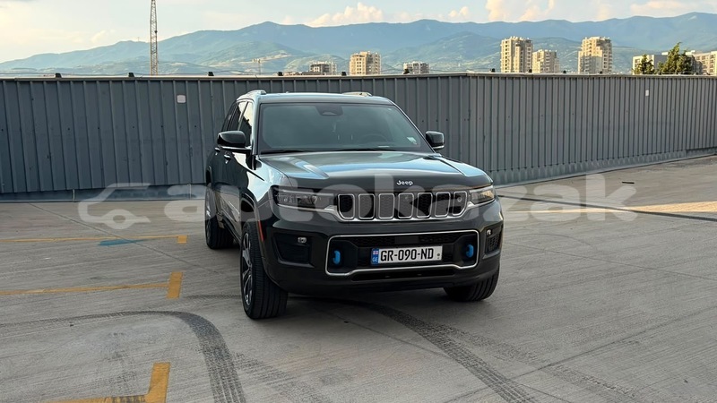 Big with watermark jeep grand cherokee taraz georgiyev 6192