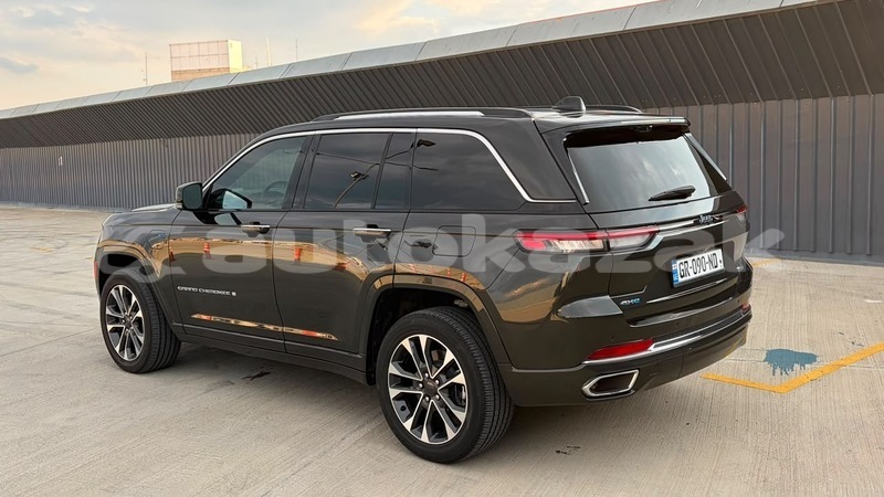 Big with watermark jeep grand cherokee taraz georgiyev 6192