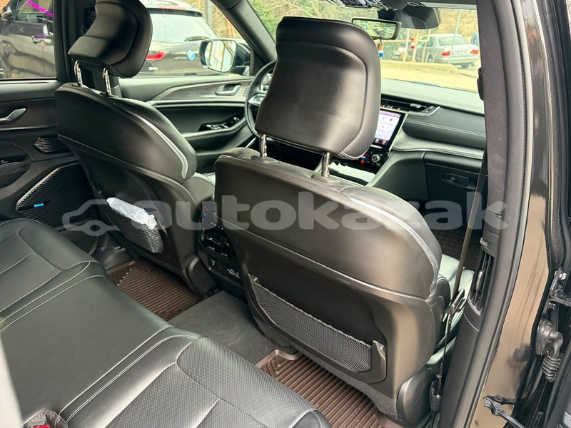 Big with watermark jeep grand cherokee taraz georgiyev 6192