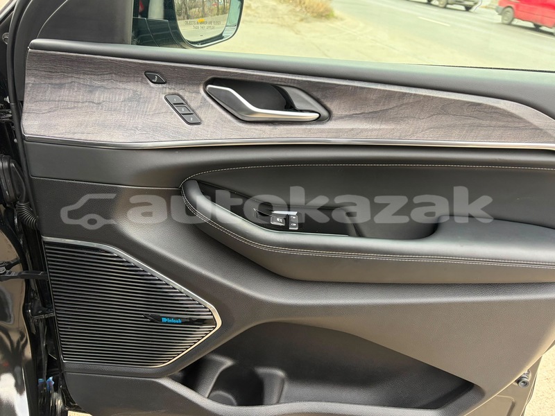 Big with watermark jeep grand cherokee taraz georgiyev 6192