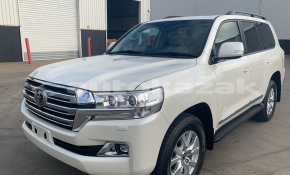Buy Used Toyota Land Cruiser White Car in Aktau in Karagandi