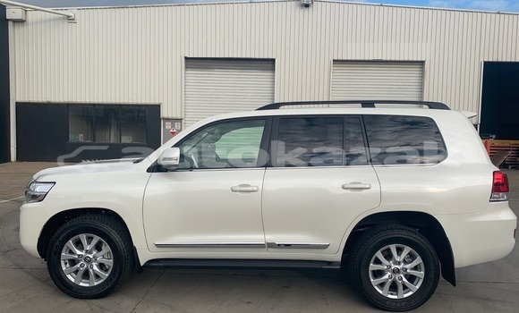 Buy Used Toyota Land Cruiser White Car in Aktau in Karagandi Buy Used Toyota Land Cruiser White Car in Aktau in Karagandi