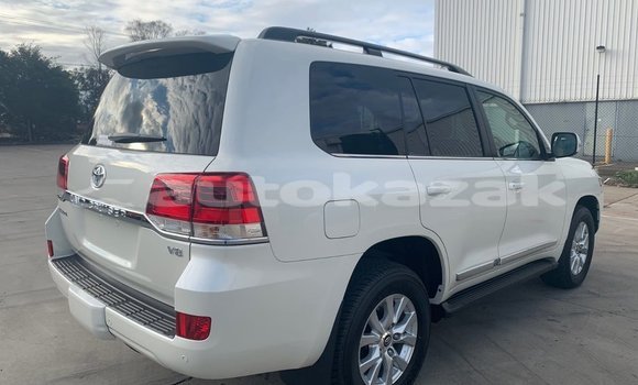 Buy Used Toyota Land Cruiser White Car in Aktau in Karagandi Buy Used Toyota Land Cruiser White Car in Aktau in Karagandi