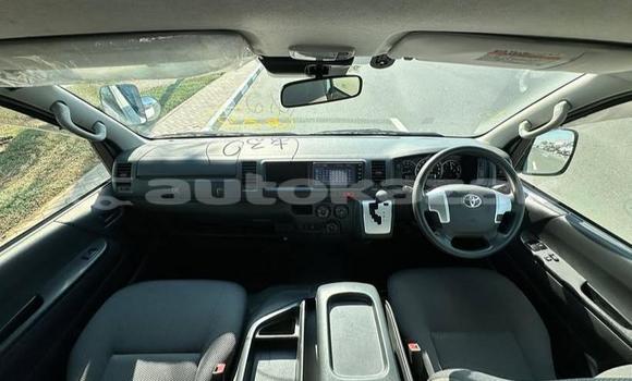 Buy Used Toyota Hiace White Car in Aktau in Karagandi Buy Used Toyota Hiace White Car in Aktau in Karagandi