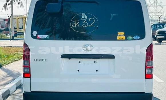 Buy Used Toyota Hiace White Car in Aktau in Karagandi Buy Used Toyota Hiace White Car in Aktau in Karagandi