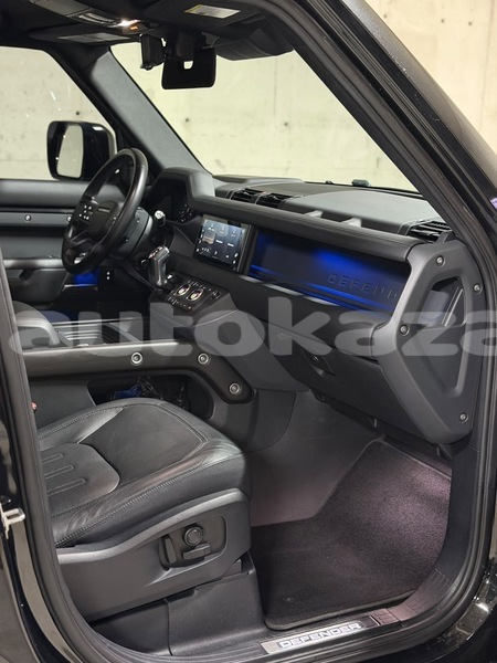Big with watermark land rover defender taraz georgiyev 6221