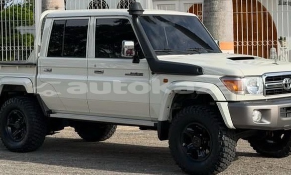 Buy Used Toyota Land Cruiser White Car in Aktau in Karagandi