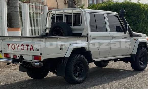 Buy Used Toyota Land Cruiser White Car in Aktau in Karagandi Buy Used Toyota Land Cruiser White Car in Aktau in Karagandi