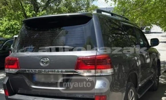 Buy Used Toyota Land Cruiser Silver Car in Georgiyev in Taraz Buy Used Toyota Land Cruiser Silver Car in Georgiyev in Taraz