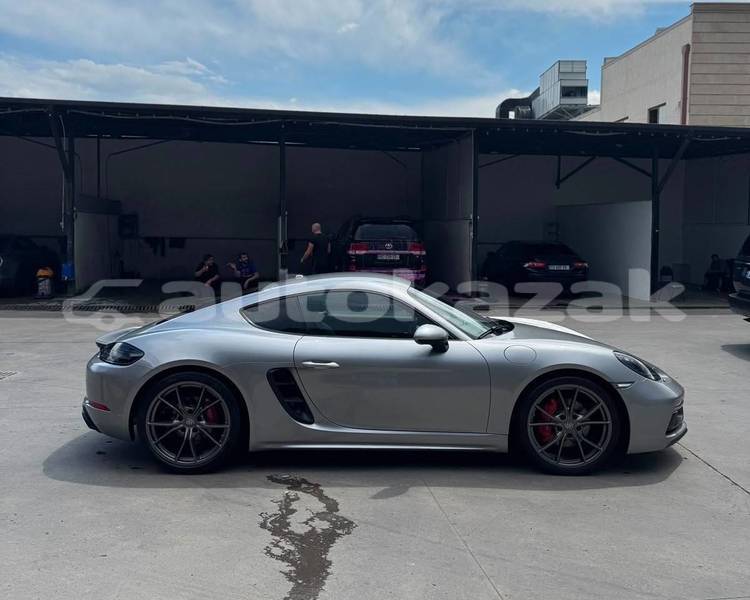 Big with watermark porsche cayman taraz georgiyev 6276