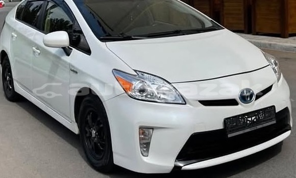 Buy Used Toyota Prius White Car in Aktau in Karagandi
