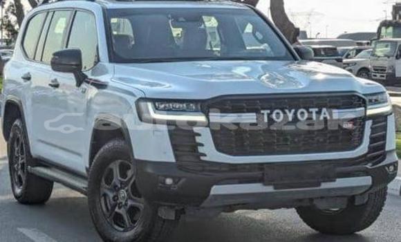 Buy Used Toyota Land Cruiser White Car in Aktau in Karagandi
