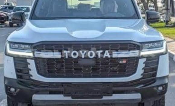 Buy Used Toyota Land Cruiser White Car in Aktau in Karagandi Buy Used Toyota Land Cruiser White Car in Aktau in Karagandi