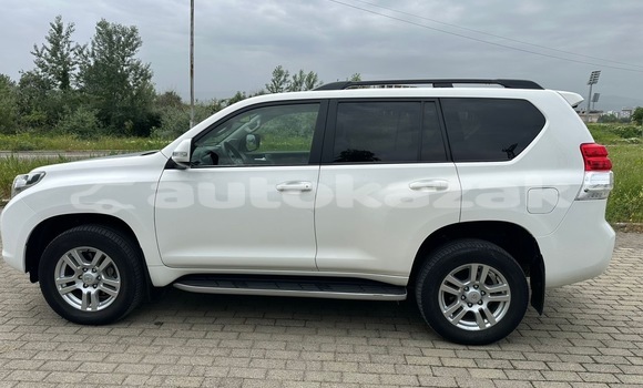 Buy Used Toyota Land Cruiser Prado White Car in Georgiyev in Taraz Buy Used Toyota Land Cruiser Prado White Car in Georgiyev in Taraz
