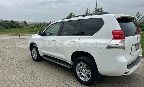 Buy Used Toyota Land Cruiser Prado White Car in Georgiyev in Taraz Buy Used Toyota Land Cruiser Prado White Car in Georgiyev in Taraz