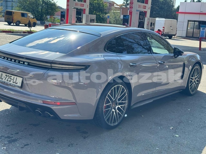 Big with watermark porsche panamera taraz georgiyev 6383