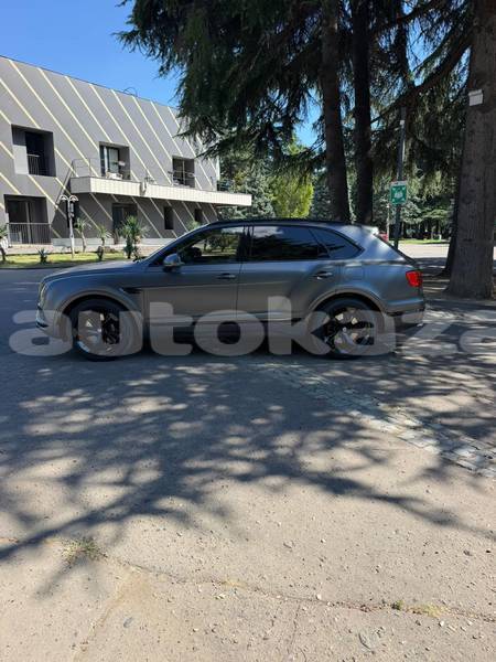 Big with watermark bentley bentayga taraz georgiyev 6401
