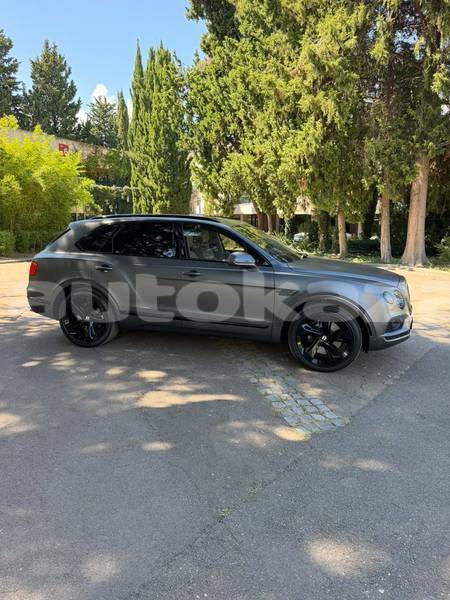 Big with watermark bentley bentayga taraz georgiyev 6401