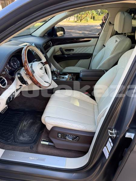 Big with watermark bentley bentayga taraz georgiyev 6401