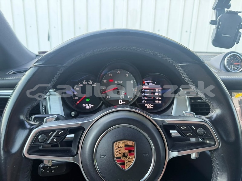Big with watermark porsche macan taraz georgiyev 6424