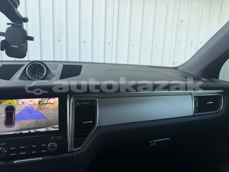 Big with watermark porsche macan taraz georgiyev 6424