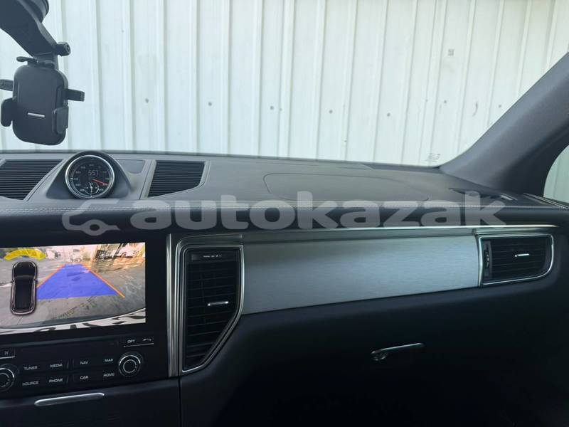 Big with watermark porsche macan taraz georgiyev 6436