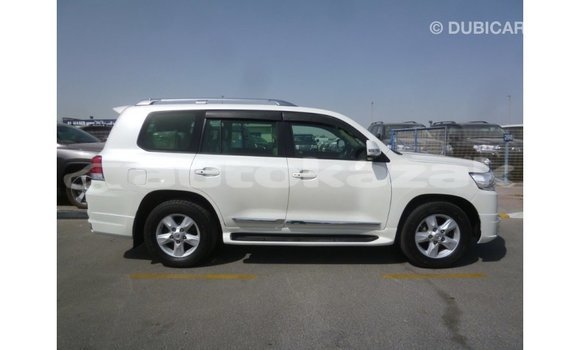 Buy Import Toyota Land Cruiser White Car in Import - Dubai in Akmecet Buy Import Toyota Land Cruiser White Car in Import - Dubai in Akmecet