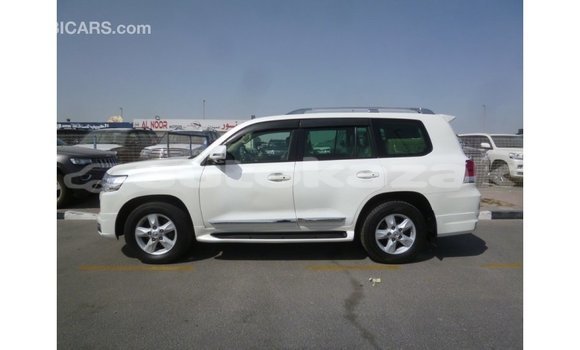 Buy Import Toyota Land Cruiser White Car in Import - Dubai in Akmecet Buy Import Toyota Land Cruiser White Car in Import - Dubai in Akmecet
