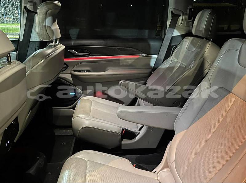Big with watermark jeep grand cherokee taraz georgiyev 6447