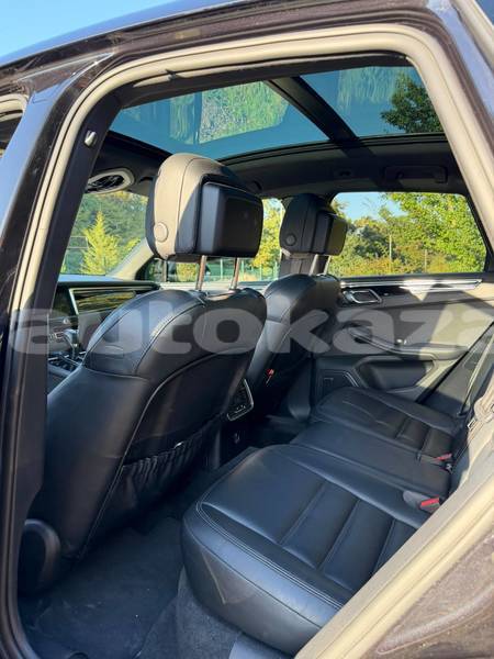 Big with watermark porsche macan taraz georgiyev 6448
