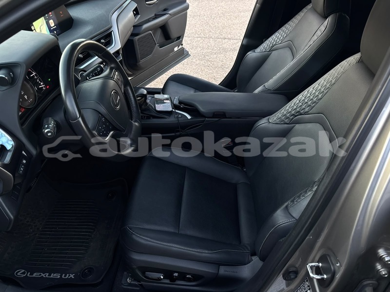 Big with watermark lexus ux taraz georgiyev 6449