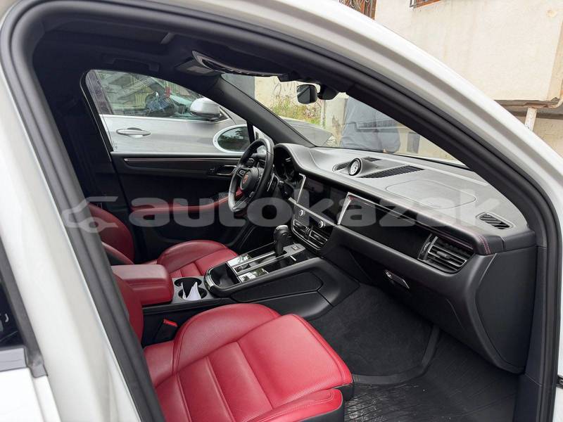 Big with watermark porsche macan taraz georgiyev 6455