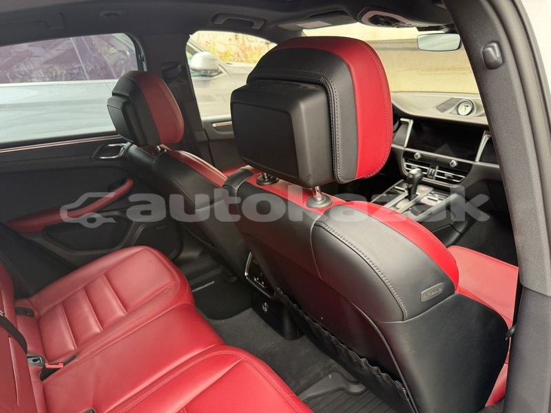 Big with watermark porsche macan taraz georgiyev 6455