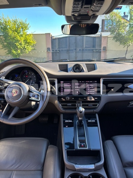Big with watermark porsche macan taraz georgiyev 6485