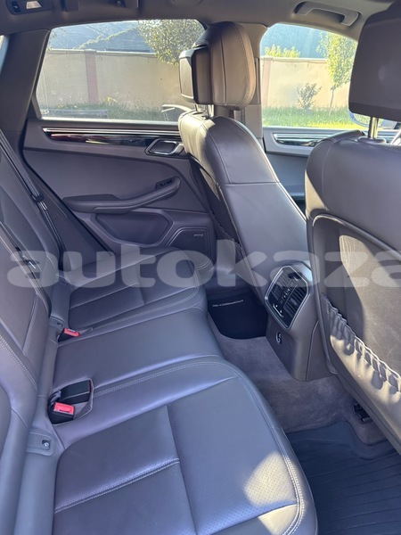 Big with watermark porsche macan taraz georgiyev 6485