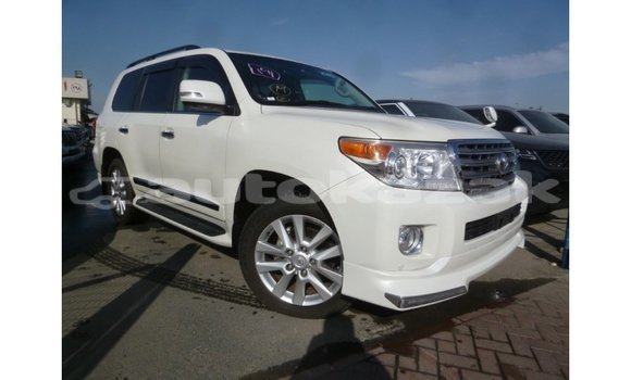 Buy Import Toyota Land Cruiser White Car in Import - Dubai in Akmecet Buy Import Toyota Land Cruiser White Car in Import - Dubai in Akmecet