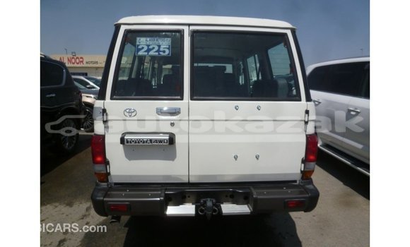 Buy Import Toyota Land Cruiser White Car in Import - Dubai in Akmecet Buy Import Toyota Land Cruiser White Car in Import - Dubai in Akmecet