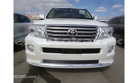Buy Import Toyota Land Cruiser White Car in Import - Dubai in Akmecet Buy Import Toyota Land Cruiser White Car in Import - Dubai in Akmecet