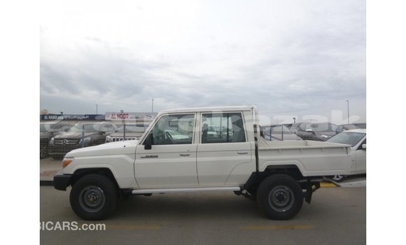 Buy Import Toyota Land Cruiser White Car in Import - Dubai in Akmecet Buy Import Toyota Land Cruiser White Car in Import - Dubai in Akmecet