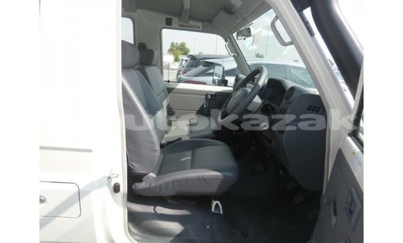 Buy Import Toyota Land Cruiser White Car in Import - Dubai in Akmecet Buy Import Toyota Land Cruiser White Car in Import - Dubai in Akmecet